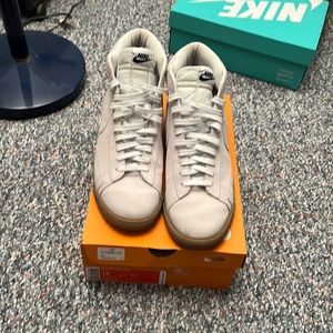 Nike blazer mid high suede cream color 12 used